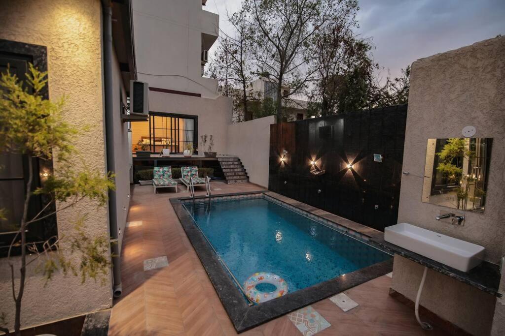 Saiba Outhouse- 4 Bed Room- Pool- Theatre- Partyhall- Garden & Terrace Sitting Area جايبور المظهر الخارجي الصورة