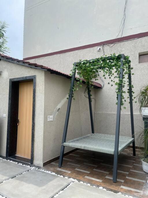 Saiba Outhouse- 4 Bed Room- Pool- Theatre- Partyhall- Garden & Terrace Sitting Area جايبور المظهر الخارجي الصورة