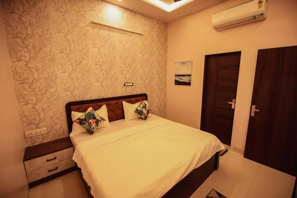 Saiba Outhouse- 4 Bed Room- Pool- Theatre- Partyhall- Garden & Terrace Sitting Area جايبور المظهر الخارجي الصورة