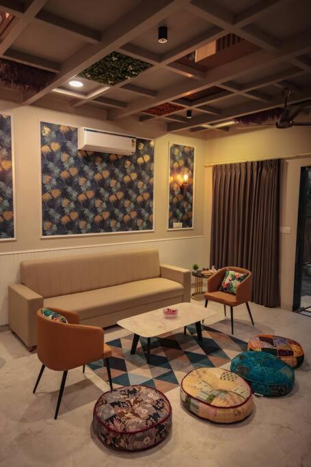 Saiba Outhouse- 4 Bed Room- Pool- Theatre- Partyhall- Garden & Terrace Sitting Area جايبور المظهر الخارجي الصورة