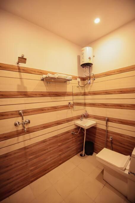Saiba Outhouse- 4 Bed Room- Pool- Theatre- Partyhall- Garden & Terrace Sitting Area جايبور المظهر الخارجي الصورة