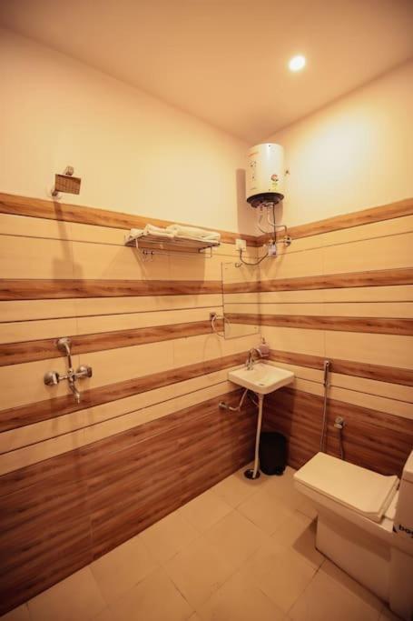 Saiba Outhouse- 4 Bed Room- Pool- Theatre- Partyhall- Garden & Terrace Sitting Area جايبور المظهر الخارجي الصورة