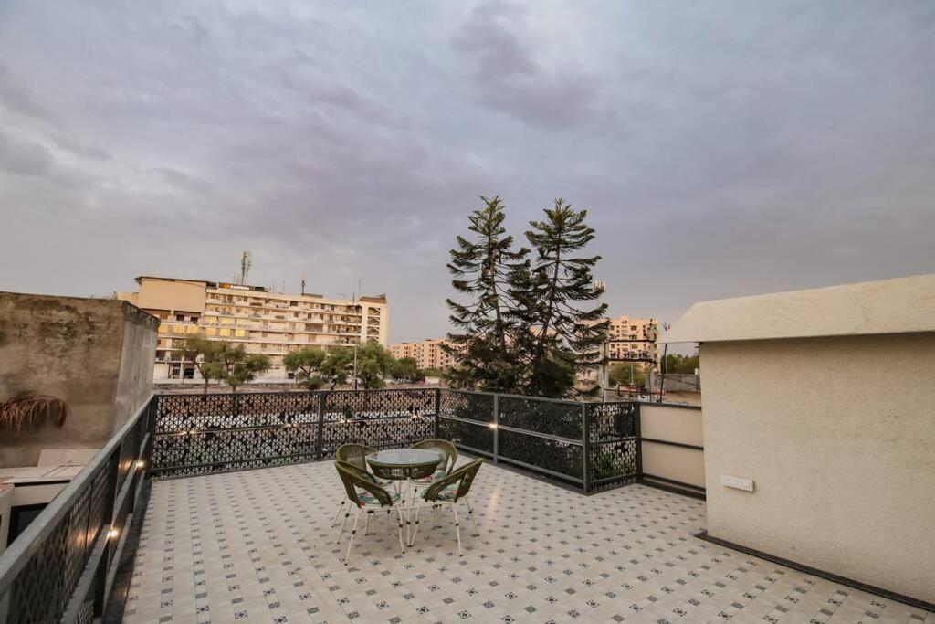 Saiba Outhouse- 4 Bed Room- Pool- Theatre- Partyhall- Garden & Terrace Sitting Area جايبور المظهر الخارجي الصورة