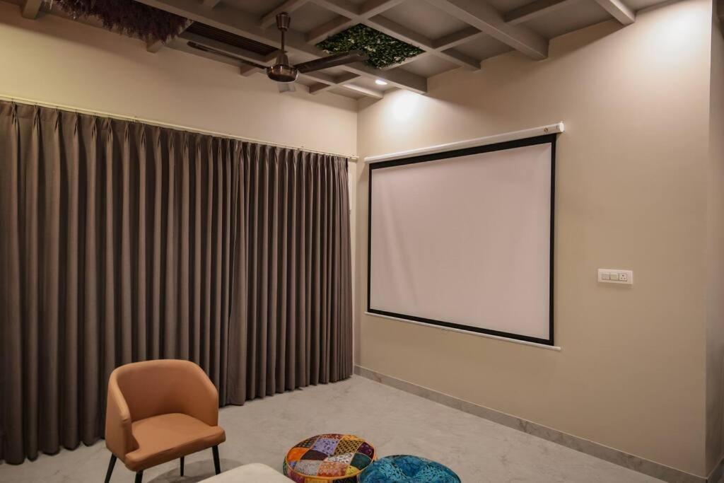 Saiba Outhouse- 4 Bed Room- Pool- Theatre- Partyhall- Garden & Terrace Sitting Area جايبور المظهر الخارجي الصورة