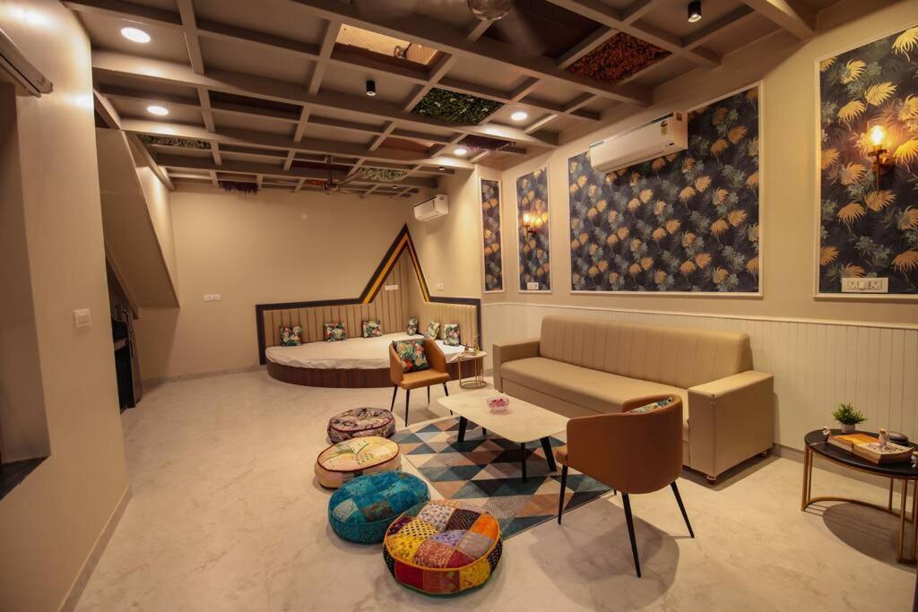 Saiba Outhouse- 4 Bed Room- Pool- Theatre- Partyhall- Garden & Terrace Sitting Area جايبور المظهر الخارجي الصورة