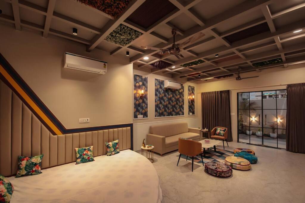 Saiba Outhouse- 4 Bed Room- Pool- Theatre- Partyhall- Garden & Terrace Sitting Area جايبور المظهر الخارجي الصورة