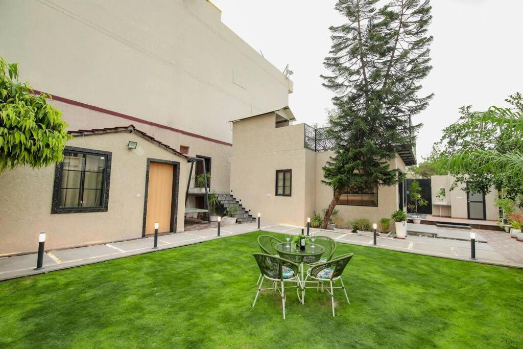 Saiba Outhouse- 4 Bed Room- Pool- Theatre- Partyhall- Garden & Terrace Sitting Area جايبور المظهر الخارجي الصورة